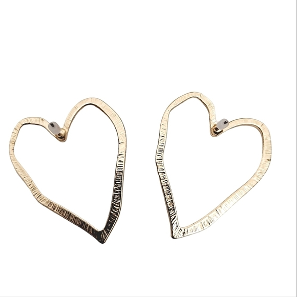 💖 2/$30 Gold hoop Hammered heart shaped boho big oversized stud earrings - Picture 4 of 9